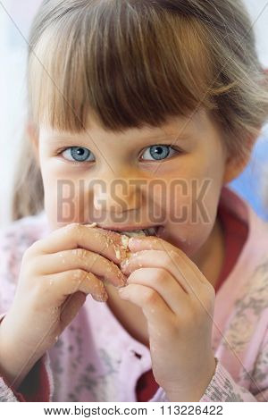 portrait, girl eating pastry