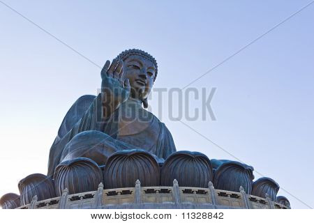 Po 린 수도원에 큰 불상