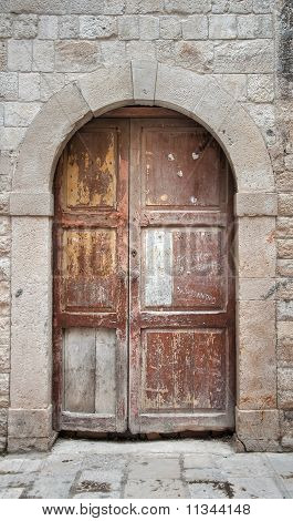 Puerta de madera.