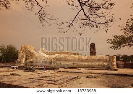 Asia Thailand Ayuthaya Wat Lokaya Sutha