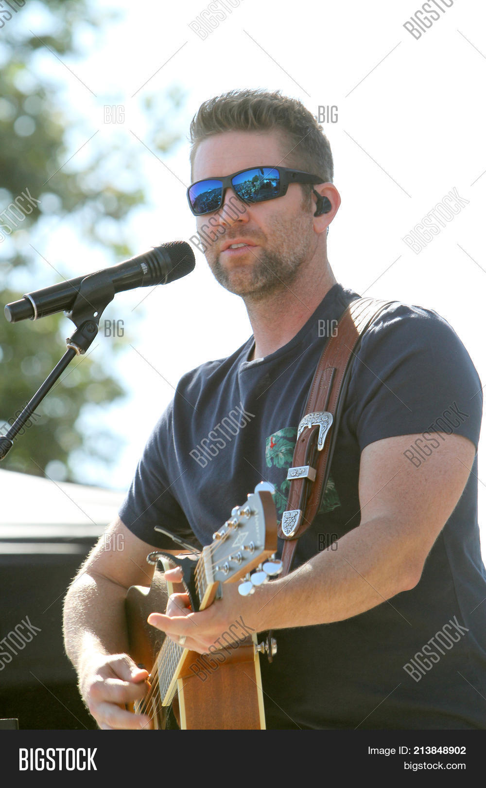 Josh Turner Performs Image & Photo (Free Trial) | Bigstock