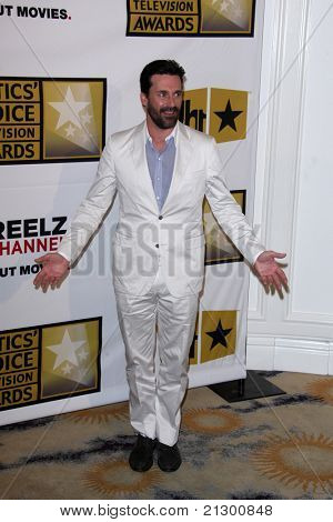 LOS ANGELES - 20 JUN: Jon Hamm arrive au 1er annuel Critics' Choice Television Awards à Bever