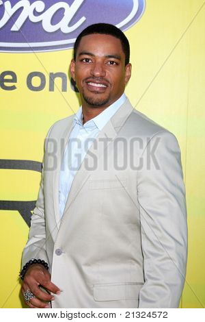 LOS ANGELES - JUN 25: Laz Alonso czerwca dotarł do 5 roczne kolacja Pre-BET w książce introligatornia 