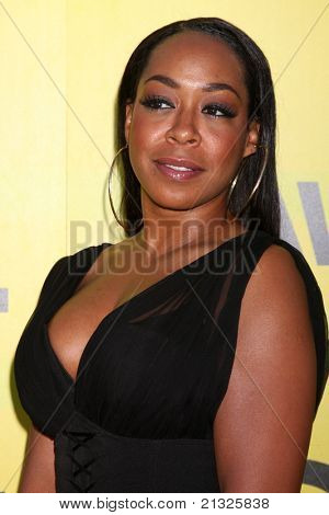 LOS ANGELES - JUN 25: Tichina Arnold přijíždí na páté výroční večeře Pre-BET v knize vazební na J