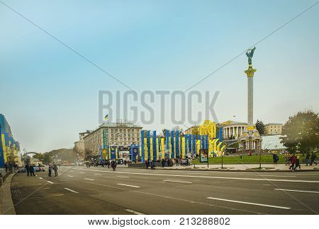 People On Khreschatyc Street In Kiev.