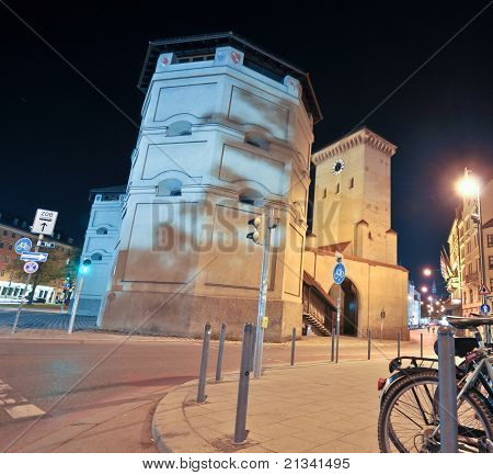 la vista di notte su qualche punto di riferimento. Monaco di Baviera. Germania