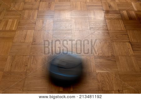 Robovac Cleaning Floor
