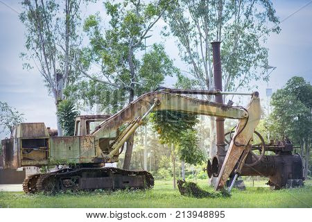 Old car.Was set up in the lawn. Of these some of us do not use rusty pieces.