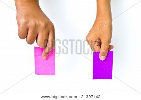 Karta prázdná barvy ve dvou rukou