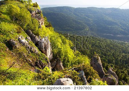Belles montagnes paysage - montagnes caucasiennes