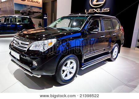 Moskova - syyskuu: Musta Jeep auton Lexus Gx 460 Moskovan kansainvälinen näyttely InterAuto