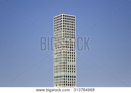New York, Usa - August 26, 2017:  Detail Of 432 Park Avenue Skyscraper In New York City. It Is Talle