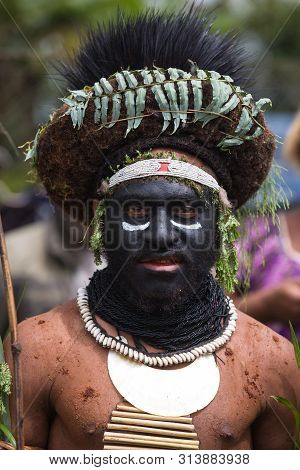 Mount Hagen, Papua New Guinea - August 15, 2018: Tribes At The Mt Hagen Cultural Show In Papua New G