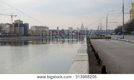 Berezhkovskaya Embankment Of Moscow River At Dawn