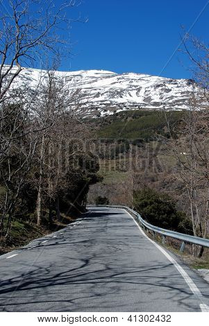 Country road, Sierra Nevada, Andalusia, Espanja.