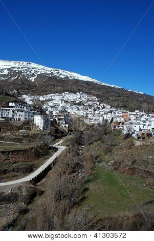 Valkoinen kylä, Trevelez, Andalusia, Espanja.