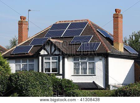 Solar-Photovoltaik-Module auf Dach