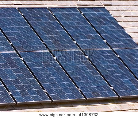 Solar-Photovoltaik-Module auf Dach
