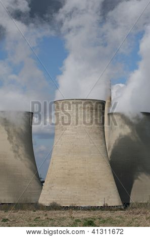 Uhelné elektrárny natankováno komíny