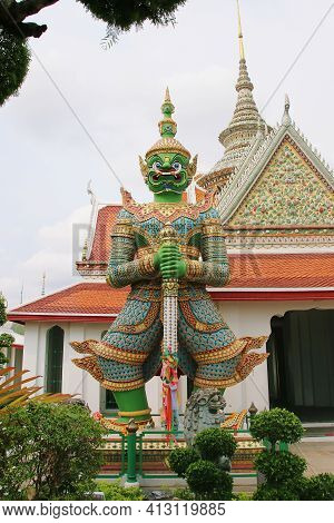 The Giant Wat Chaeng The Green Giant Named Tossakan (ravana) Standing Guardian At The Entrance Of Th