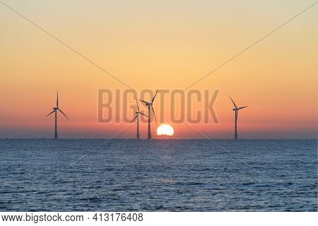 Offshore Scroby Sands Wind Farm, Located In The North Sea Off The East Coast Of England With The Sun