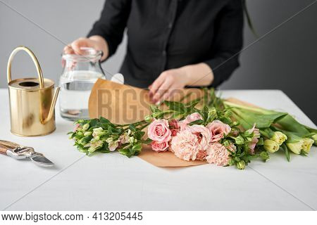 Bouquet 015. Step By Step Installation Of Flowers In A Vase. Flowers Bunch, Set For Home. Fresh Cut 