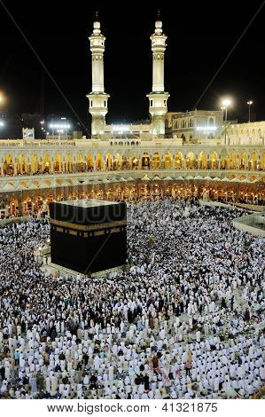 메카-7 월 21 일: 순례자 Kaaba는 2012 년 7 월 21 일 사우디 아라비아 메카 내부.  메카에 Kaaba