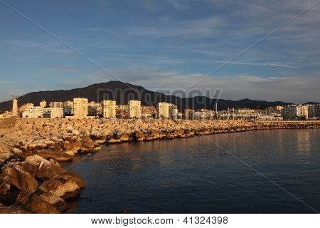 Vízparti, Estepona, Spanyolország