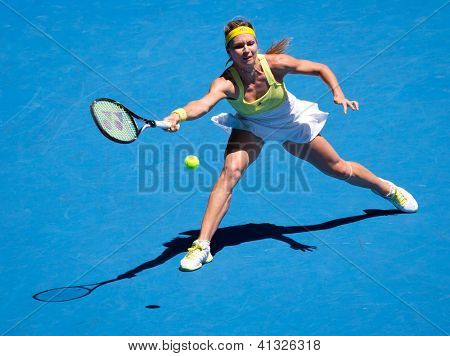 MELBOURNE - el 19 de enero: Maria Kirilenko de Rusia en su tercera ronda de la victoria sobre Yanina Wickmayer de ser
