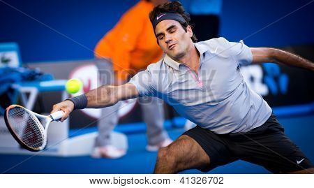 MELBOURNE - 19 gennaio: Roger Federer in Svizzera nella sua terza vittoria rotonda sopra Berbard Tomic A