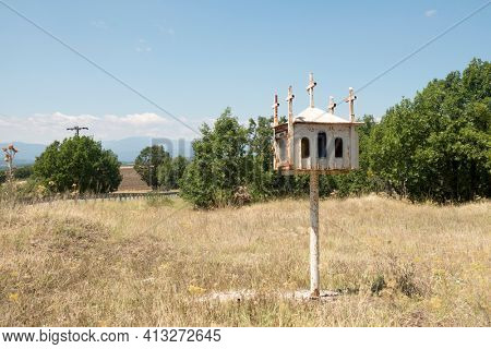 A wayside shrine in Greece called Kandilakia
