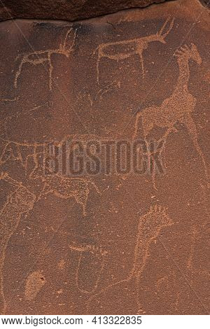 Prehistoric Bushman Engravings At Twyfelfontein - Plate With Rock Paintings From Animals And Symbols