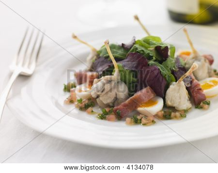 ยำกบขา Lardons และกระทาไข่