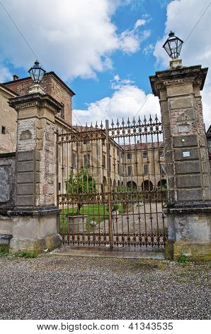 ปราสาท Agazzano Emilia-Romagna อิตาลี