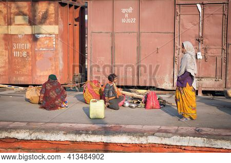 Varanasi. India. 11-02-2018. A Family Is Having Breakfast And Washing Teeth At The Varanasi Train St