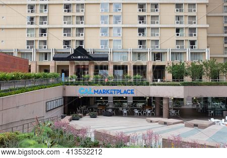 LOS ANGELES - SEPT 2, 2018: Omni Hotel and CAL Marketplace in downtown Los Angeles. The property is near MOMA, The Broad Museum and Disney Concert Hall.