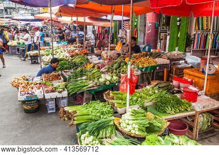 Manila, Philippines - January 27, 2018: View Of Quiapo Market In Mani
