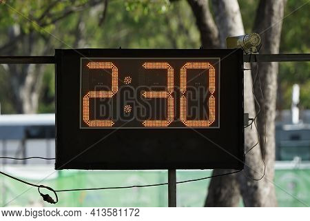 A Countdown Timer For Two And A Half Minutes
