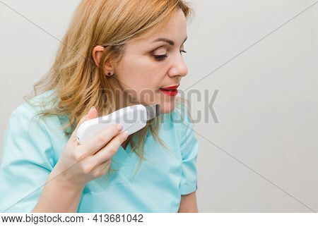 The Doctor Consults, Teaches And Shows How To Do An Ultrasound Of The Face With A Special Device. Ho