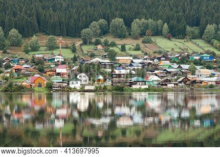 Verkhniye Sergi, Russia - September. 06 2020 Steep Opposite Bank With Wooden Simple Houses In A Russ