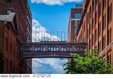 New York City, Usa, May 2019, View Of The West 15th Street Skybridge Between Two Buildings Above One