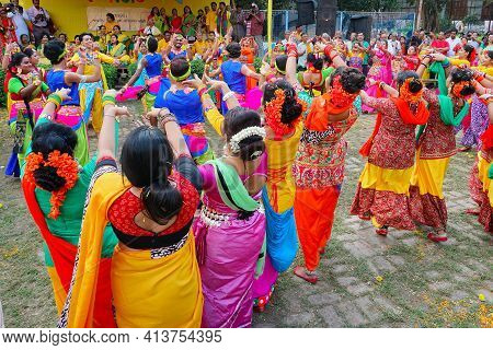 Kolkata, West Bengal, India - 9th March 2020 : Group Dancing Of Bengali Girls Dressed In Colorful In