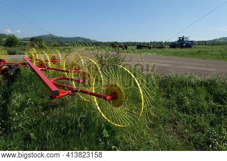 Wheel-finger Trailer Rakes. Tractor Rake For Hay Felling. Mechanisms Of Agricultural Machinery And E