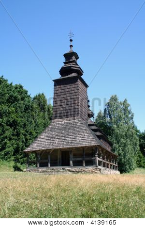 Igreja antiga com uma cúpula