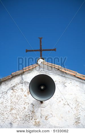 Cruz e alto-falante