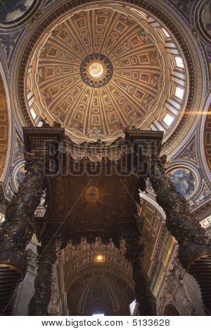 Basílica Vaticano Saint Peter dentro de Roma de cúpula de Michelangelo