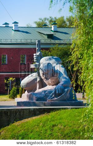 Soldier Crawling For Water Monument