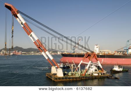 New building ships in shipyard