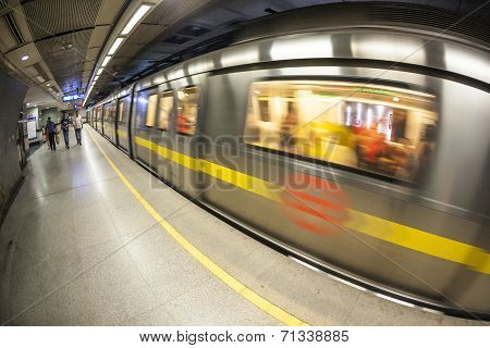 People At The Metro Station  In Delhi