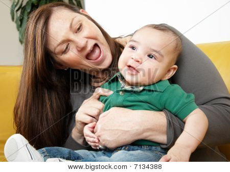 แม่หัวเราะทีลูก